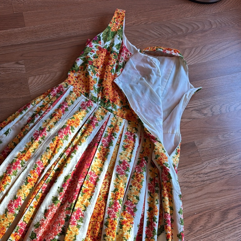Isaac Mizrahi sleeveless orange and yellow pleated midi sundress. Size 12. - Picture 7 of 17